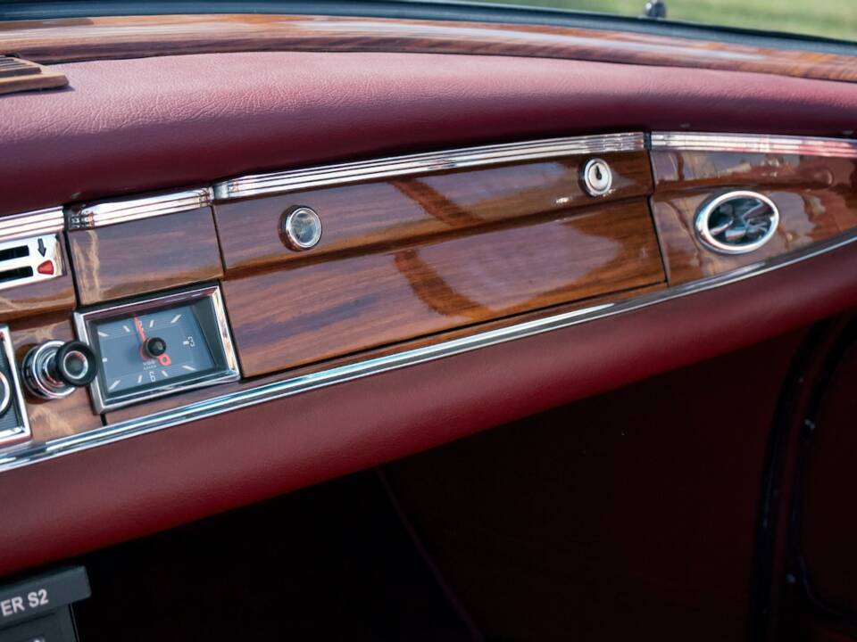 Image 12/39 of Mercedes-Benz 300 SE (1962)
