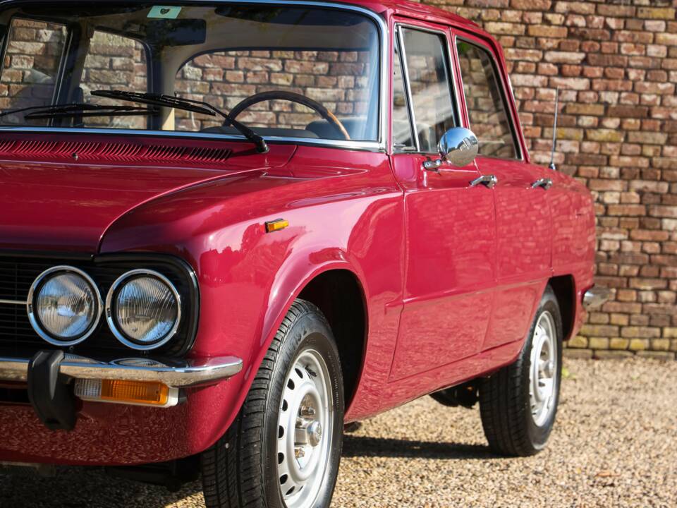 Image 23/50 of Alfa Romeo Giulia Nuova Super 1300 (1975)