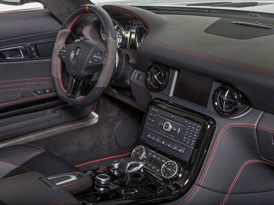 Image 26/31 of Mercedes-Benz SLS AMG GT Roadster (2014)