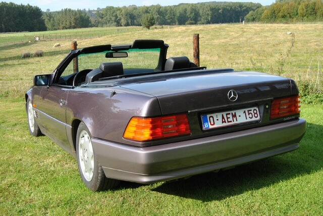 Image 4/8 of Mercedes-Benz 300 SL (1993)