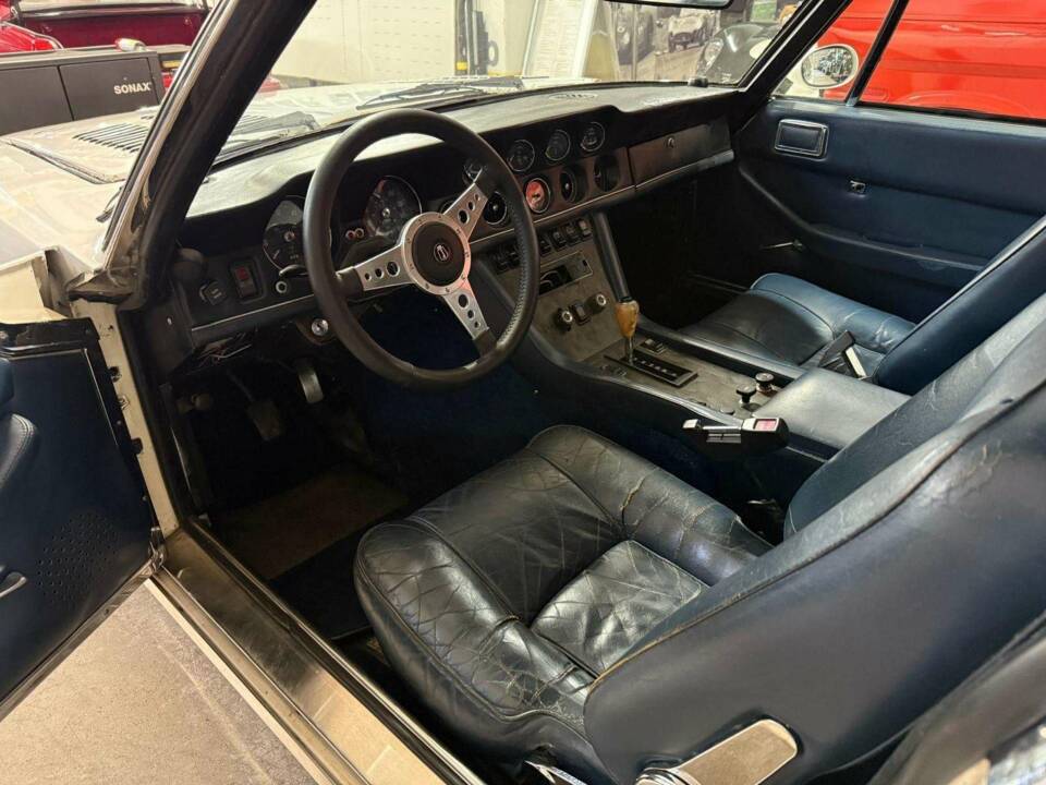 Image 13/13 of Jensen Interceptor MK III (1974)