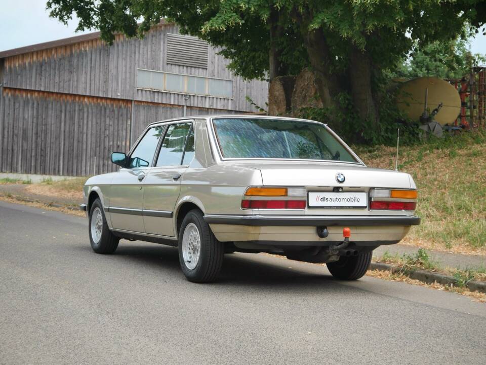 Image 5/42 of BMW 528i (1900)
