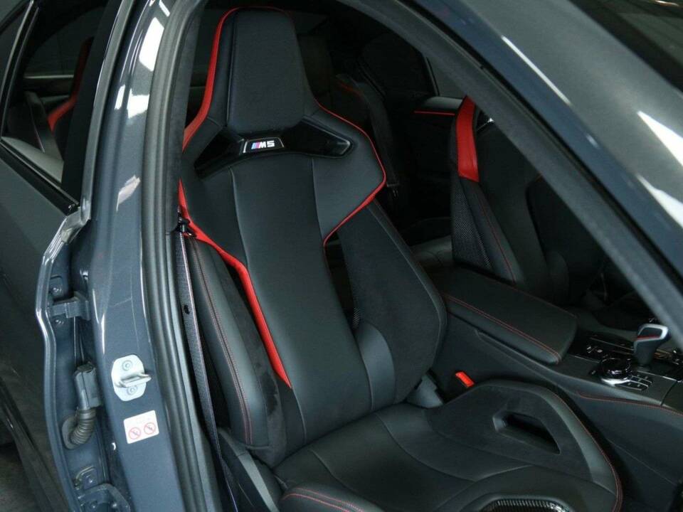 Image 27/50 of BMW M5 xDrive (2022)