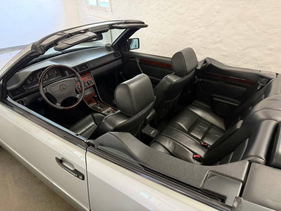 Imagen 9/27 de Mercedes-Benz E 200 (1995)