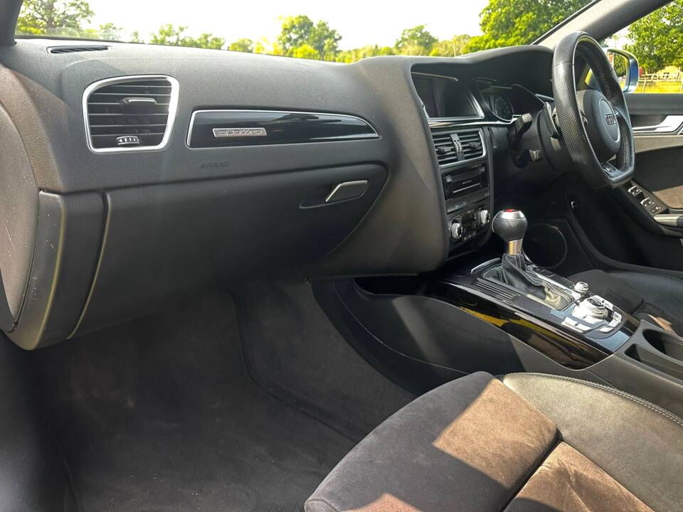 Imagen 32/40 de Audi RS4 Avant (2014)