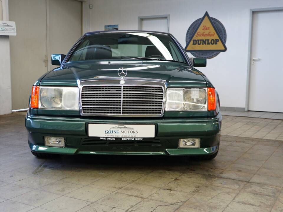 Image 5/38 of Mercedes-Benz 300 CE-24 (1992)
