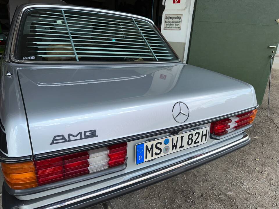 Imagen 3/9 de Mercedes-Benz 230 E (1982)