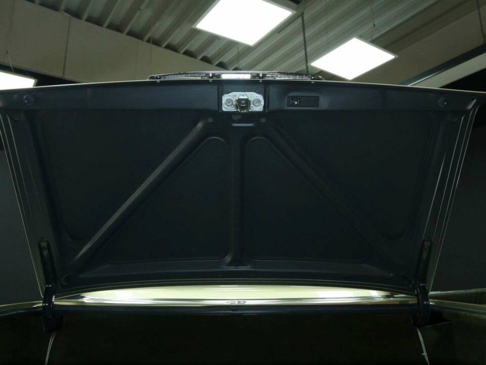 Imagen 38/50 de Mercedes-Benz 380 SL (1984)