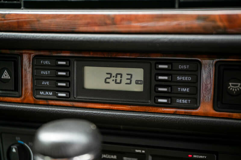 Image 21/45 de Jaguar XJRS 6.0 (1993)