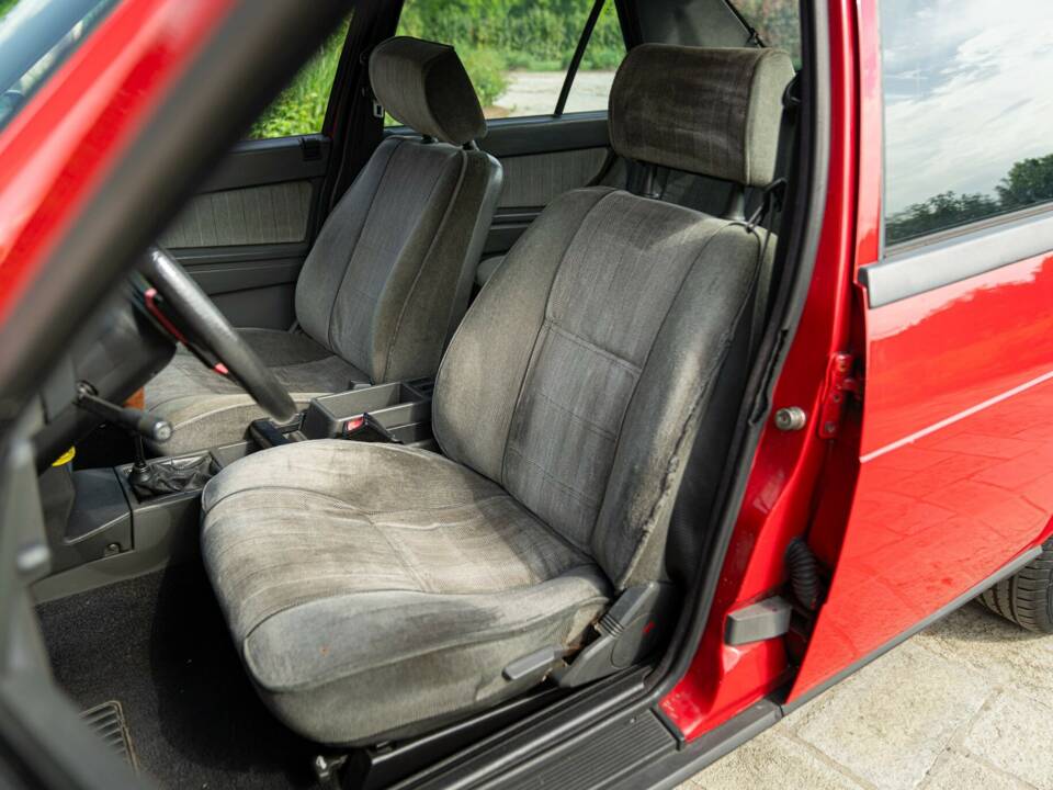 Immagine 27/47 di Alfa Romeo 75 1.6 (1991)