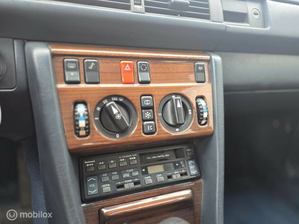 Afbeelding 26/42 van Mercedes-Benz 300 E (1986)