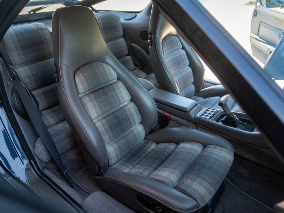 Afbeelding 47/50 van Porsche 928 GTS (1992)