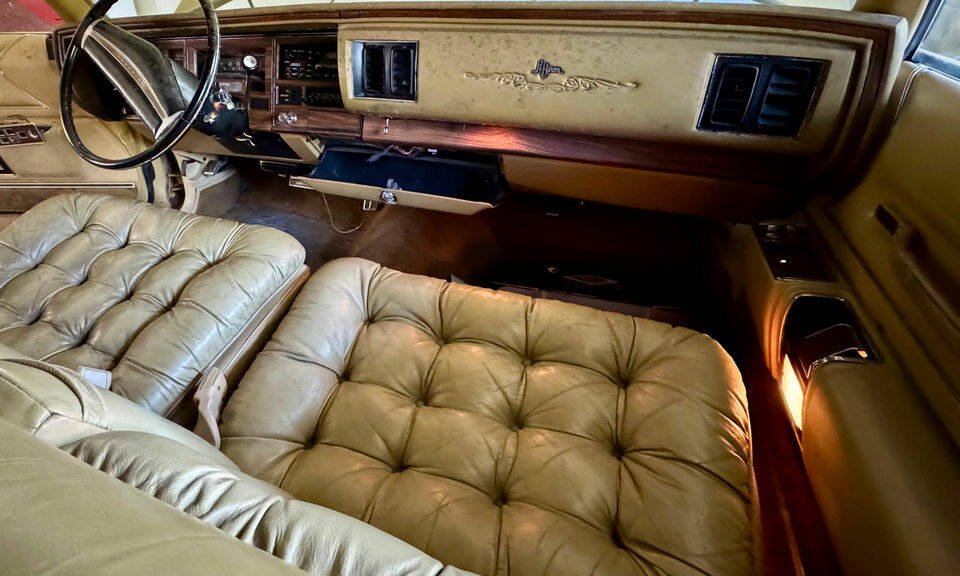 Imagen 5/5 de Imperial Le Baron Hardtop Coupé (1973)