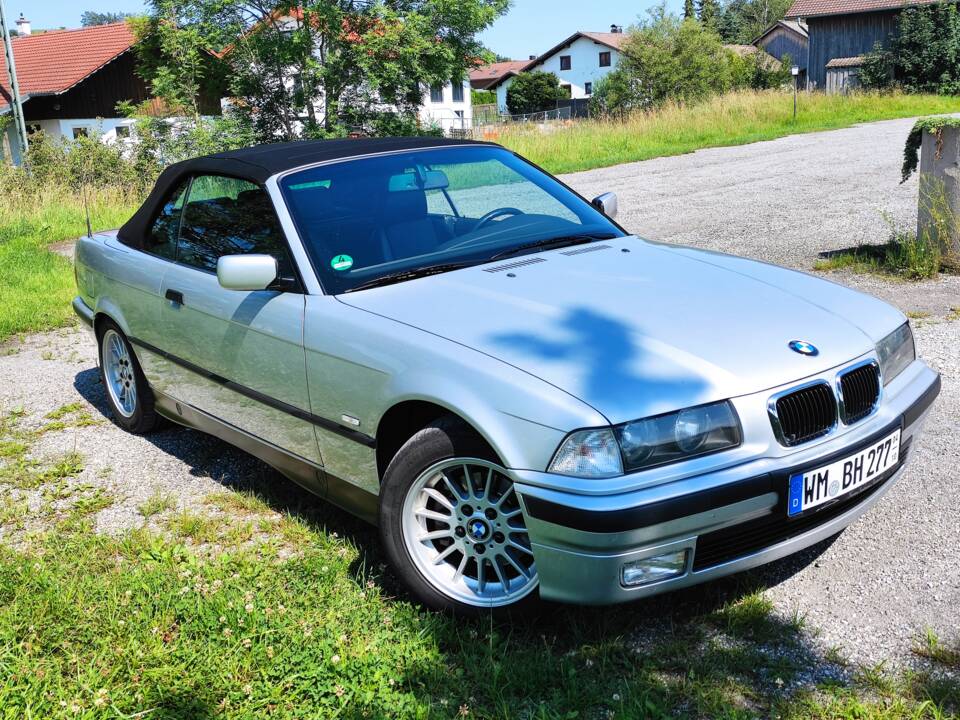 Bild 2/18 von BMW 320i (1998)