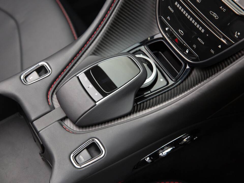 Immagine 71/84 di Aston Martin DBS 770 Ultimate Volante (2023)