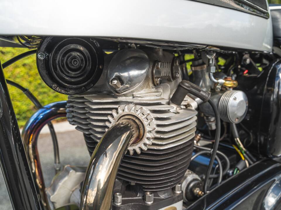 Image 5/10 of Norton 650 SS (1964)