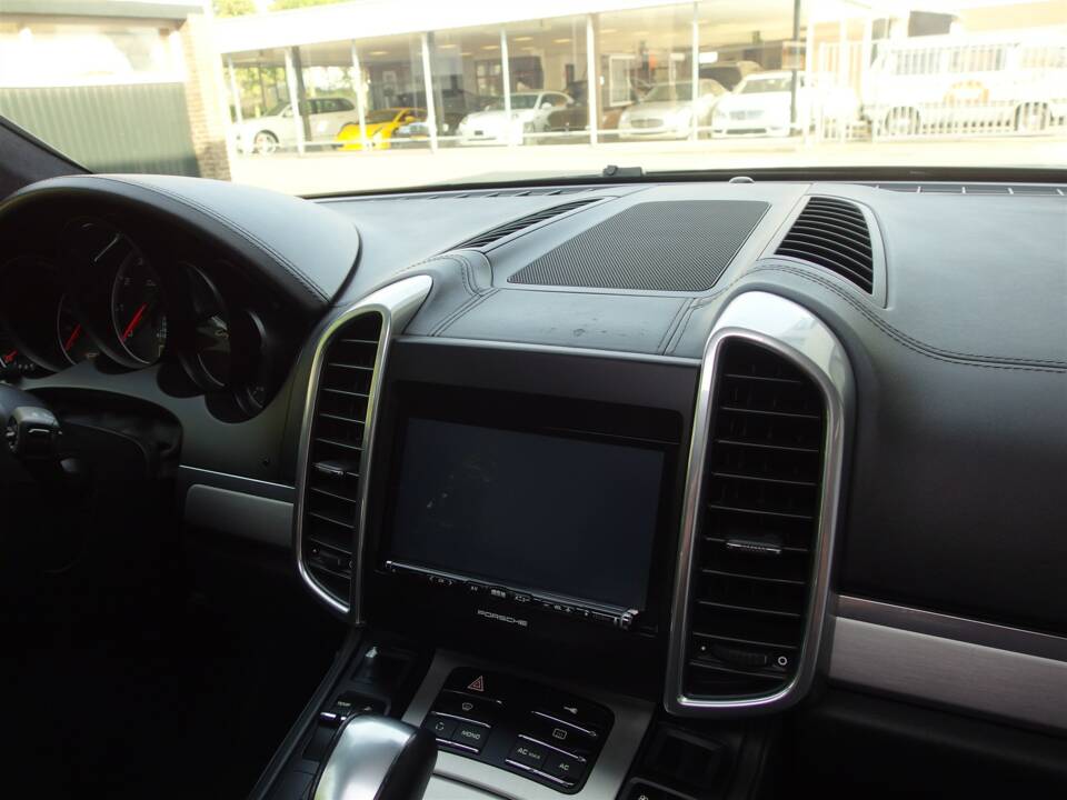 Bild 54/98 von Porsche Cayenne Turbo (2010)
