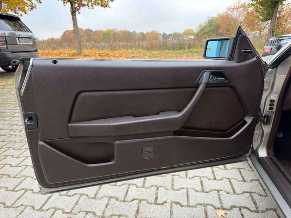Bild 12/21 von Mercedes-Benz 300 CE (1988)
