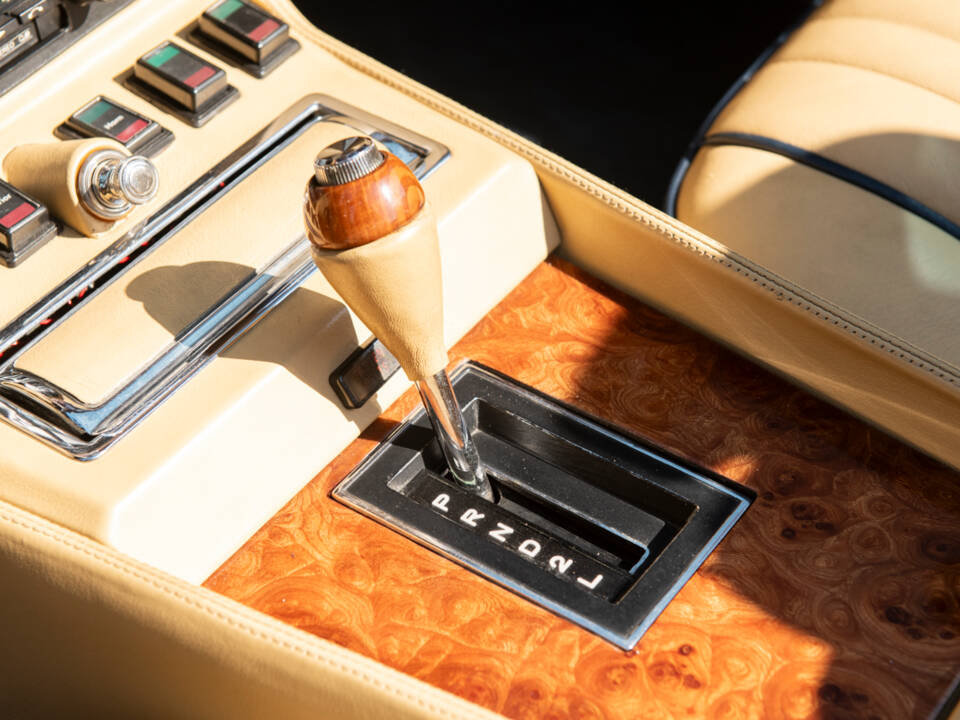 Imagen 11/21 de Aston Martin V8 Volante (1979)