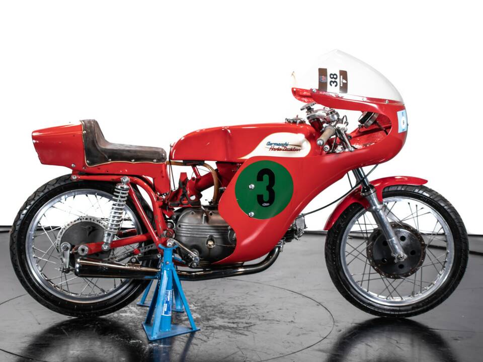 Image 4/32 of Aermacchi Harley-Davidson DUMMY (1963)