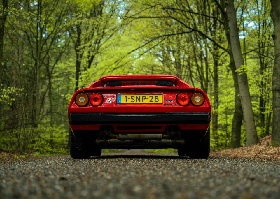 Bild 3/33 von Ferrari 308 GTB Quattrovalvole (1983)