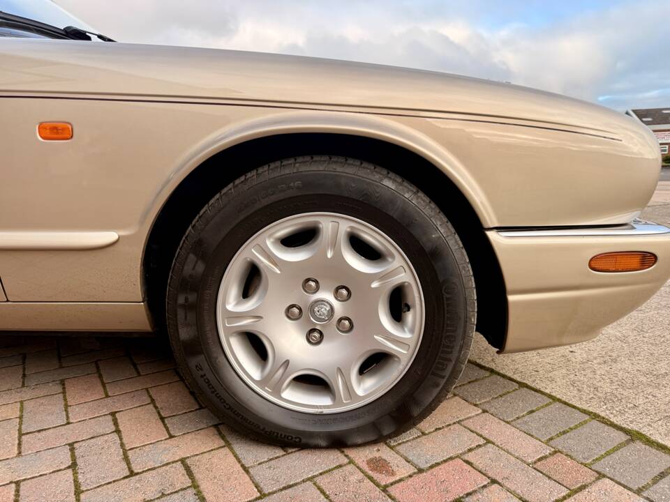 Bild 10/32 von Jaguar XJ 8 Sovereign (1999)
