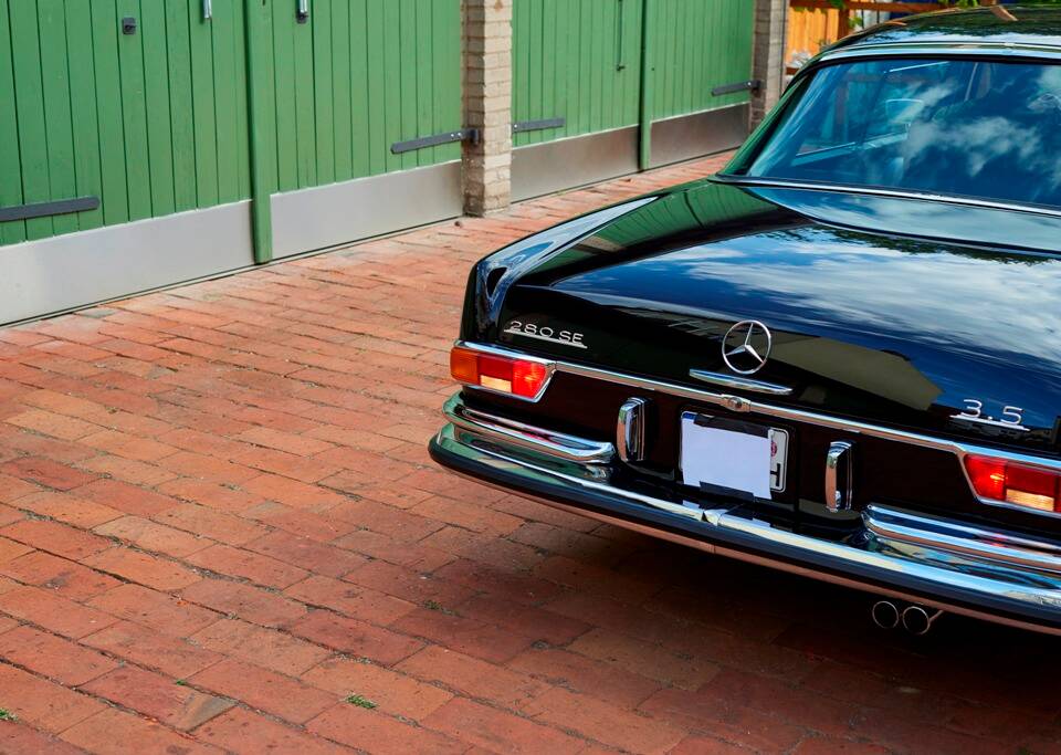 Image 100/188 of Mercedes-Benz 280 SE 3,5 (1971)