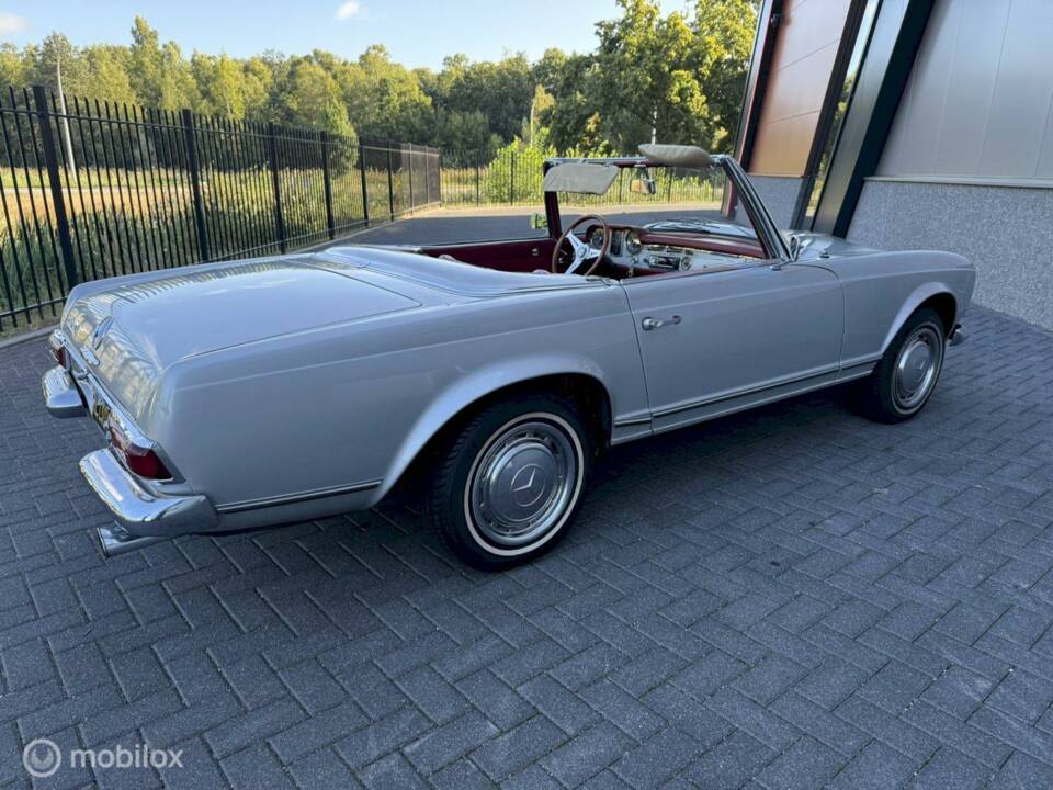 Image 8/27 of Mercedes-Benz 230 SL (1967)