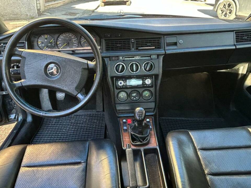Image 2/10 of Mercedes-Benz 190 E 2.3-16 (1986)