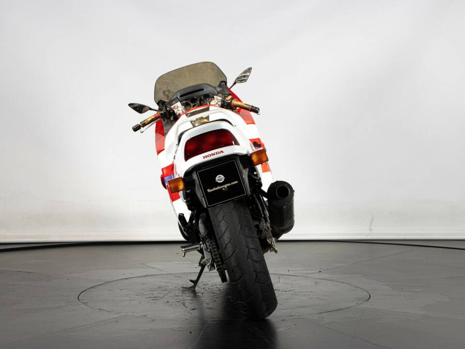 Immagine 7/49 di Honda CBR 1000 RR Fireblade (1995)