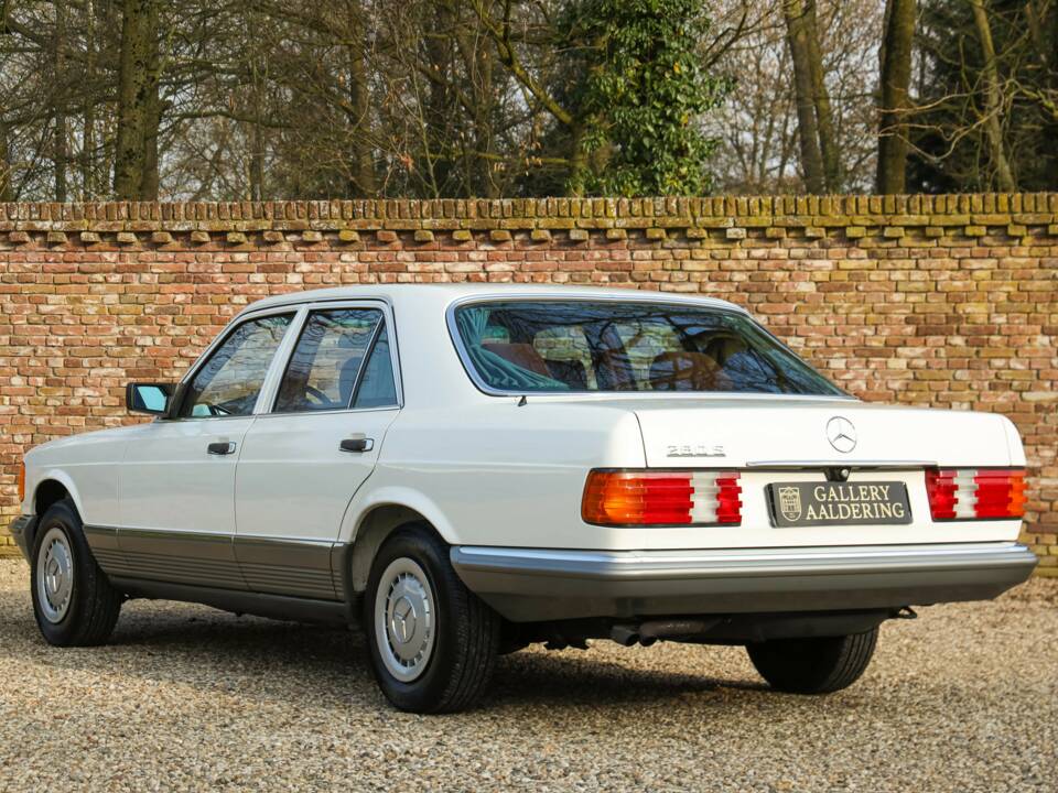 Image 2/50 de Mercedes-Benz 280 S (1988)