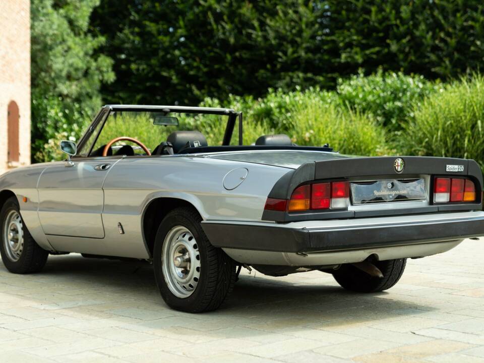 Bild 14/50 von Alfa Romeo 2.0 Spider (1985)