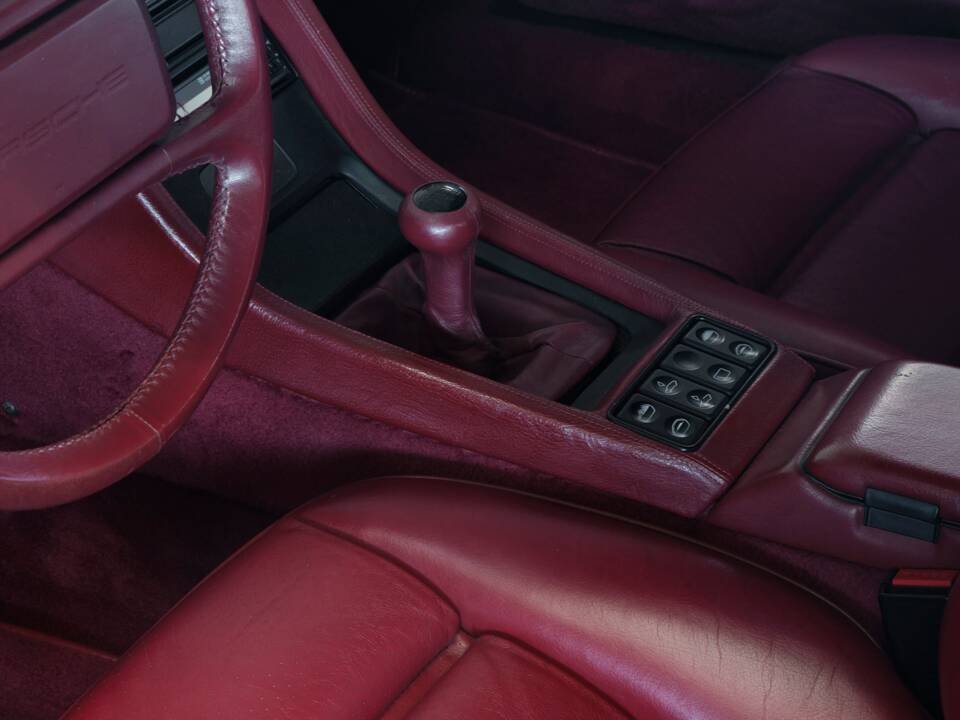 Image 40/50 of Porsche 928 GT (1989)