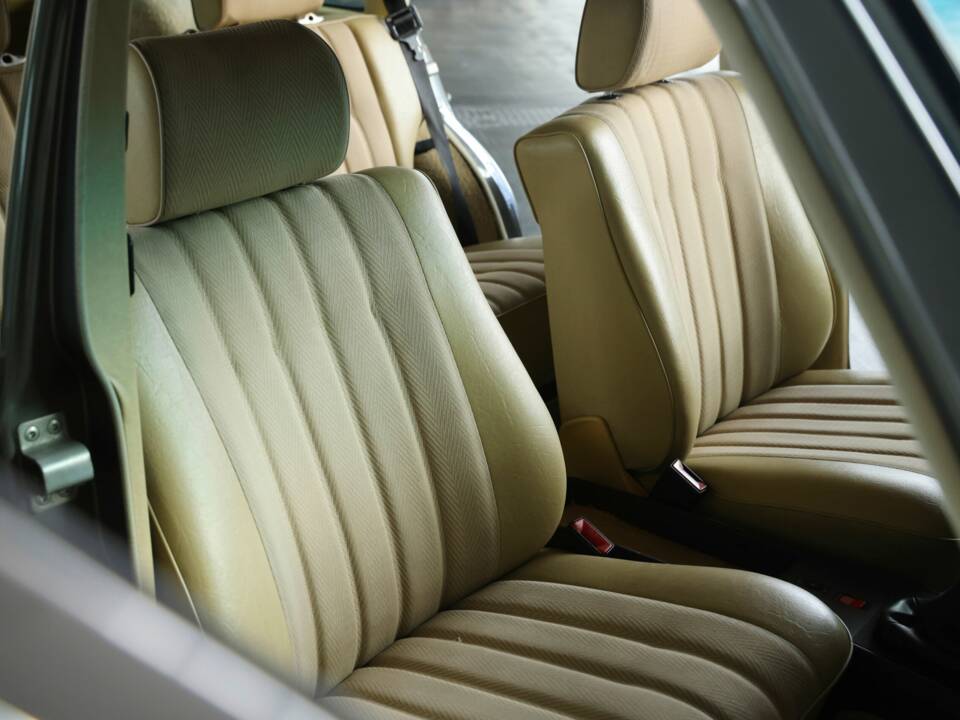 Image 23/49 of Mercedes-Benz 230 TE (1981)