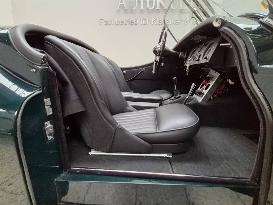 Image 9/20 of Jaguar XK 120 OTS (1952)