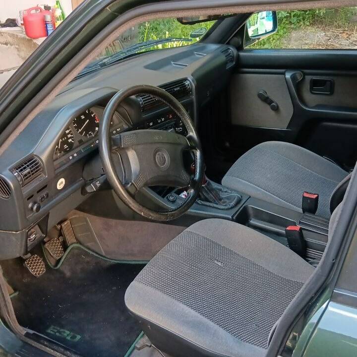 Image 9/21 of BMW 325i Touring (1989)