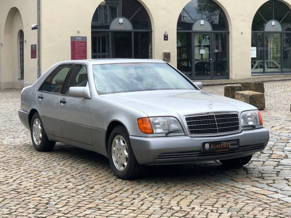 Image 3/18 de Mercedes-Benz 500 SE (1992)