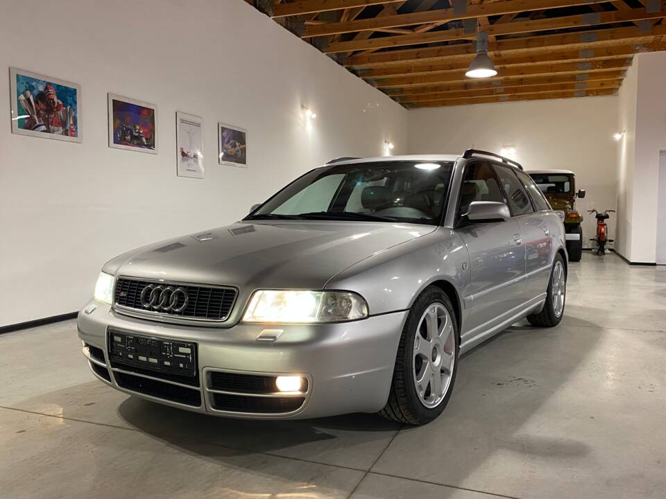Bild 17/64 von Audi S4 Avant (2000)