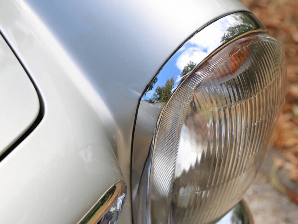Image 30/37 of Mercedes-Benz 280 SL (1969)