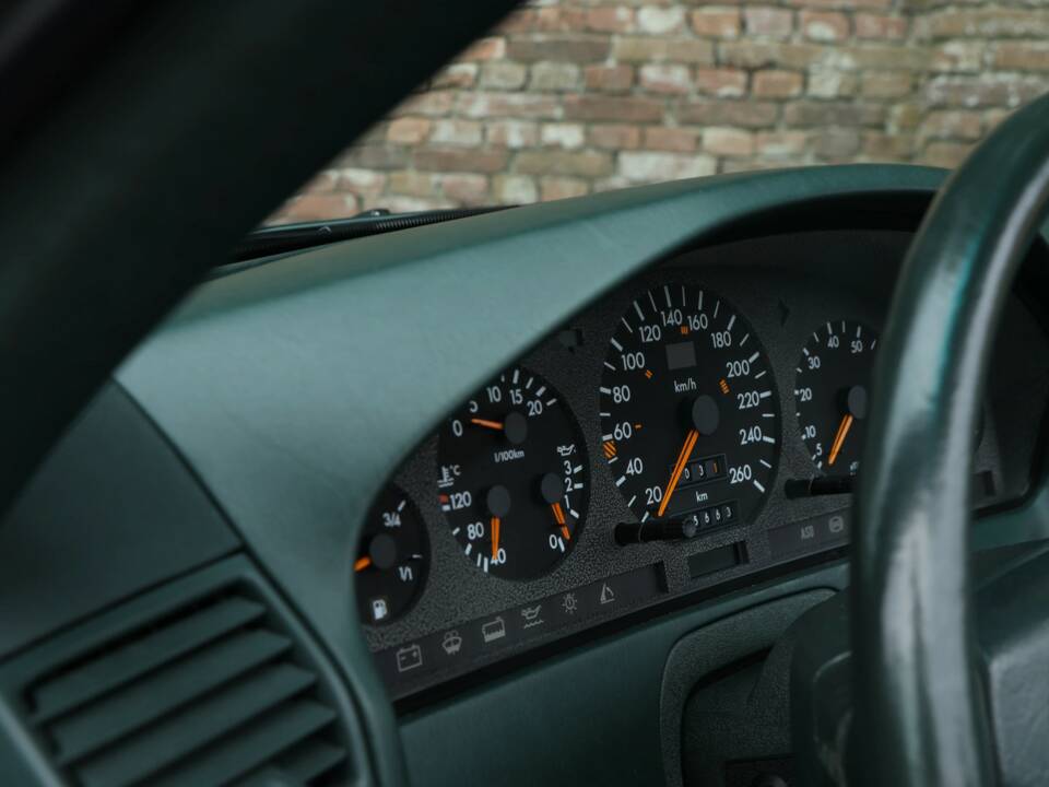 Image 41/50 of Mercedes-Benz 300 SL-24 (1992)