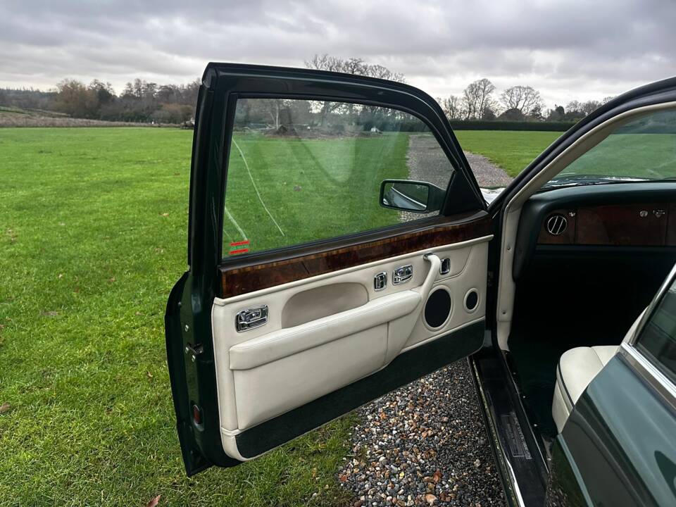 Bild 38/55 von Bentley Continental R (1992)