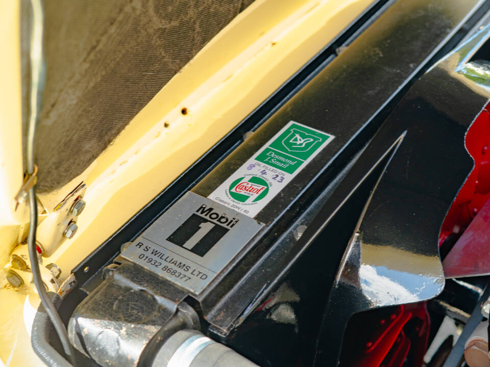 Bild 54/62 von Aston Martin DB 6 Mk II Volante (1970)
