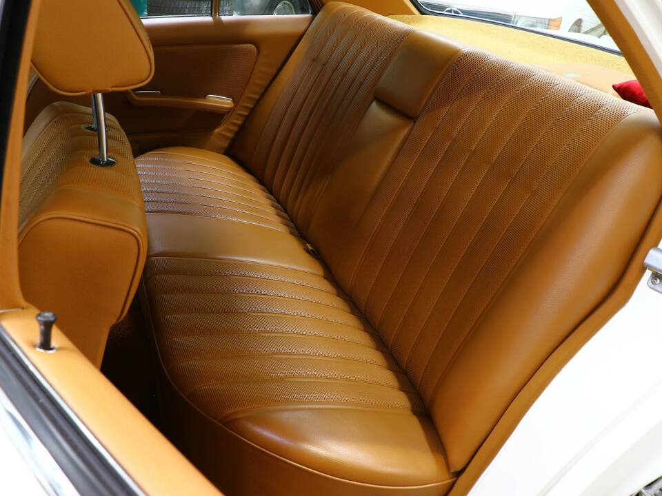 Bild 19/25 von Mercedes-Benz 280 E (1977)