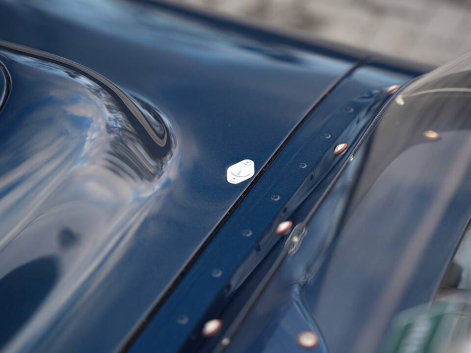 Image 46/50 of Lister Knobbly (1958)