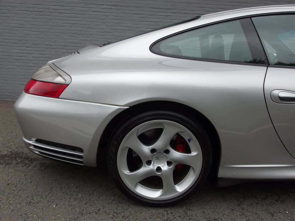 Bild 33/100 von Porsche 911 Carrera 4S (2002)
