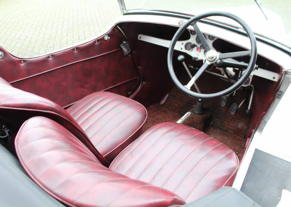 Image 2/8 of Morris Eight (1935)