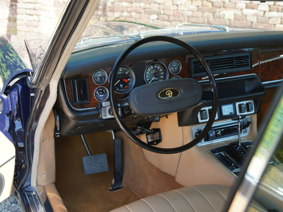 Image 28/50 of Jaguar XJ 6 C 4.2 (1977)