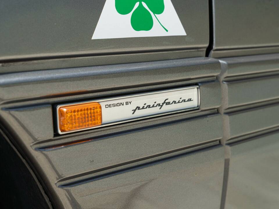 Image 9/50 de Alfa Romeo 164 2.0 (1991)