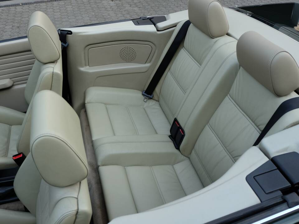 Immagine 22/48 di BMW 325i (1986)