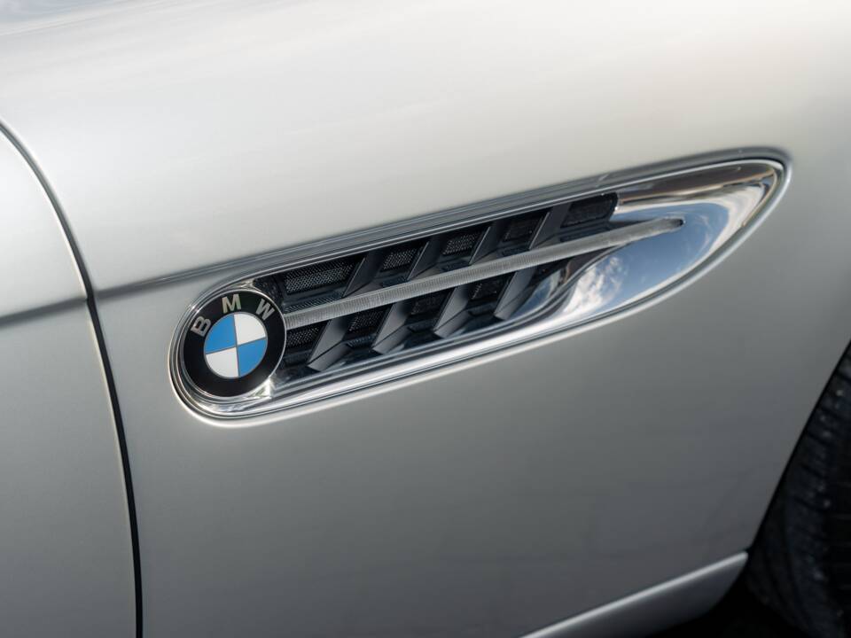 Image 34/84 of BMW Z8 (2001)